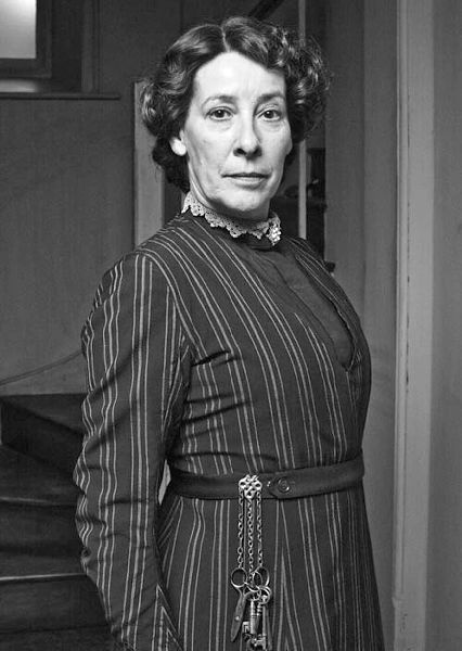 Иллюстрация к книге — Аббатство Даунтон. История гордости и предубеждений [binder1.pdfadobeacrobatpro_page_095_image_0001.jpg]