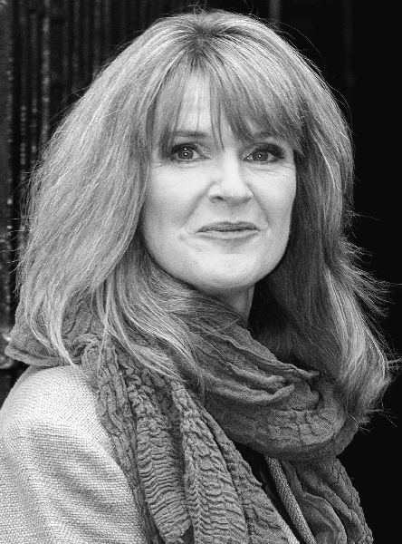 Иллюстрация к книге — Аббатство Даунтон. История гордости и предубеждений [binder1.pdfadobeacrobatpro_page_143_image_0001.jpg]