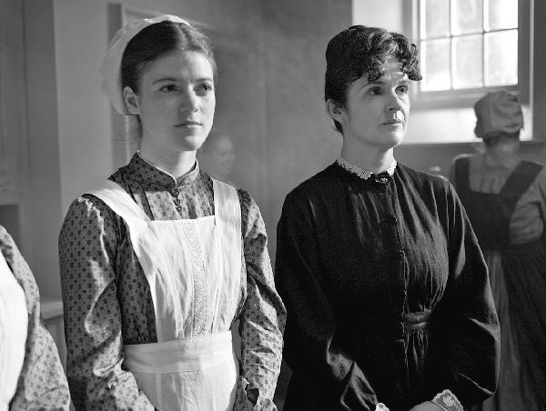 Иллюстрация к книге — Аббатство Даунтон. История гордости и предубеждений [binder1.pdfadobeacrobatpro_page_165_image_0001.jpg]