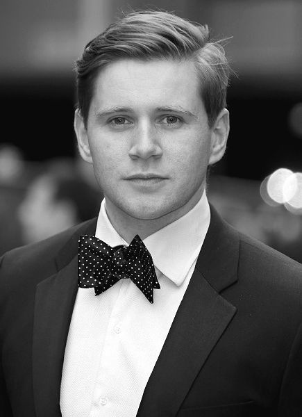 Иллюстрация к книге — Аббатство Даунтон. История гордости и предубеждений [binder1.pdfadobeacrobatpro_page_181_image_0001.jpg]