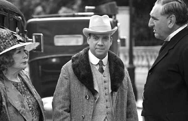 Иллюстрация к книге — Аббатство Даунтон. История гордости и предубеждений [binder1.pdfadobeacrobatpro_page_197_image_0001.jpg]