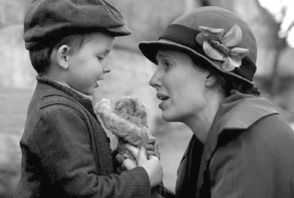 Иллюстрация к книге — Аббатство Даунтон. История гордости и предубеждений [binder1.pdfadobeacrobatpro_page_231_image_0001.jpg]