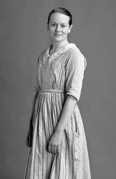 Иллюстрация к книге — Аббатство Даунтон. История гордости и предубеждений [binder1.pdfadobeacrobatpro_page_255_image_0001.jpg]