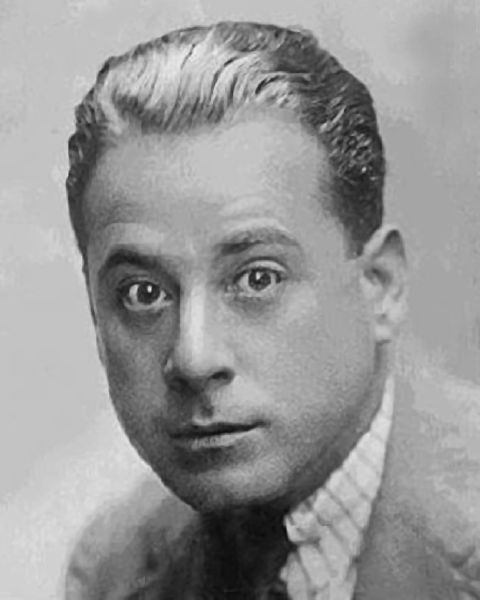 Иллюстрация к книге — Аббатство Даунтон. История гордости и предубеждений [binder1.pdfadobeacrobatpro_page_259_image_0001.jpg]