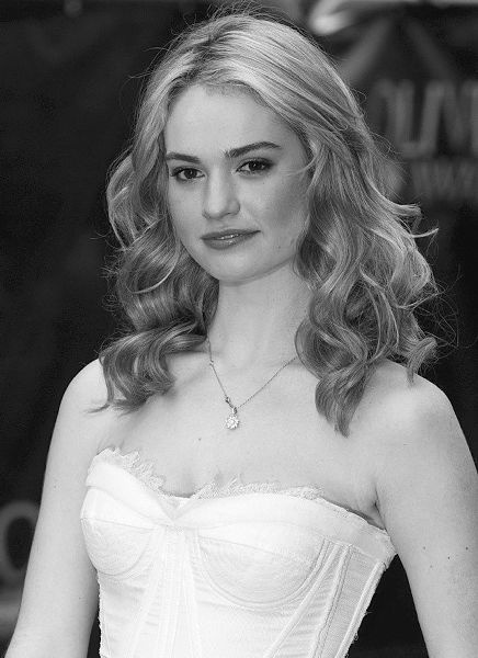 Иллюстрация к книге — Аббатство Даунтон. История гордости и предубеждений [binder1.pdfadobeacrobatpro_page_285_image_0001.jpg]