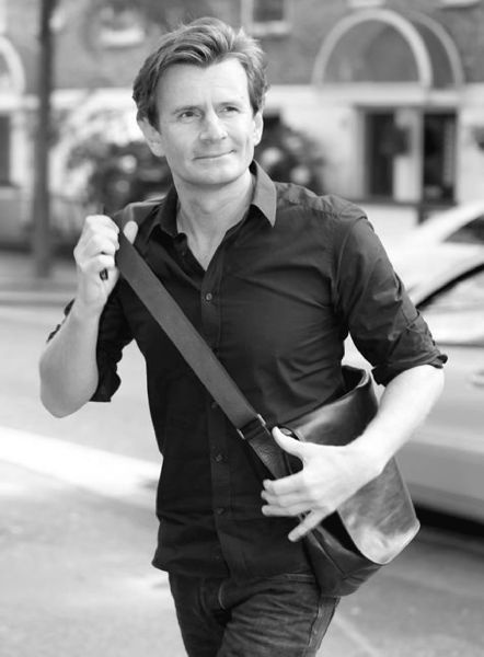 Иллюстрация к книге — Аббатство Даунтон. История гордости и предубеждений [binder1.pdfadobeacrobatpro_page_295_image_0001.jpg]