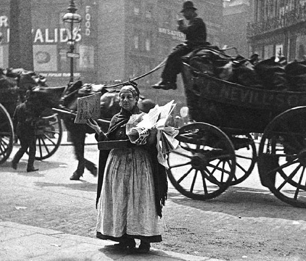 Иллюстрация к книге — Аббатство Даунтон. История гордости и предубеждений [binder1.pdfadobeacrobatpro_page_301_image_0001.jpg]