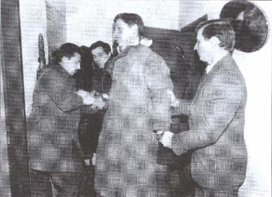 Иллюстрация к книге — Ставка - измена Родине [img5E7B.jpg]