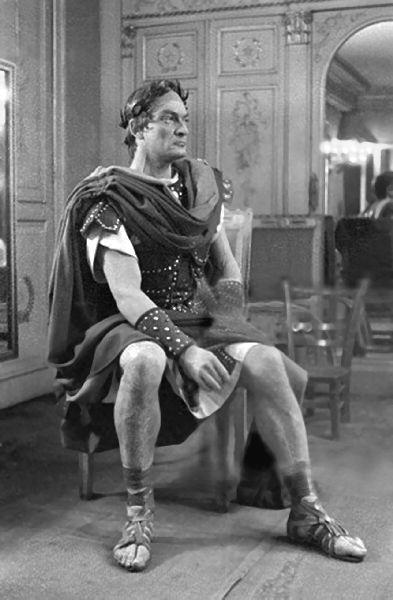 Иллюстрация к книге — Парижские тайны. Жизнь артиста [block_005351_mare_page_283_image_0001.jpg]