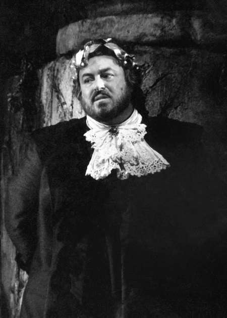 Иллюстрация к книге — Я, Лучано Паваротти, или Восхождение к славе [i_028.jpg]