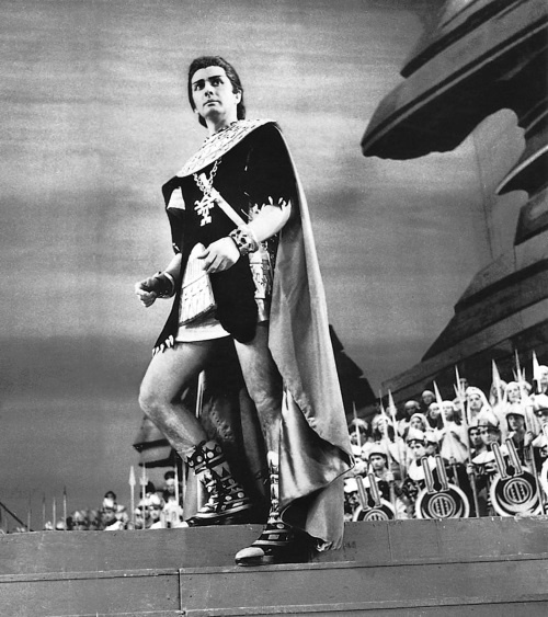 Иллюстрация к книге — Я, Лучано Паваротти, или Восхождение к славе [i_040.jpg]