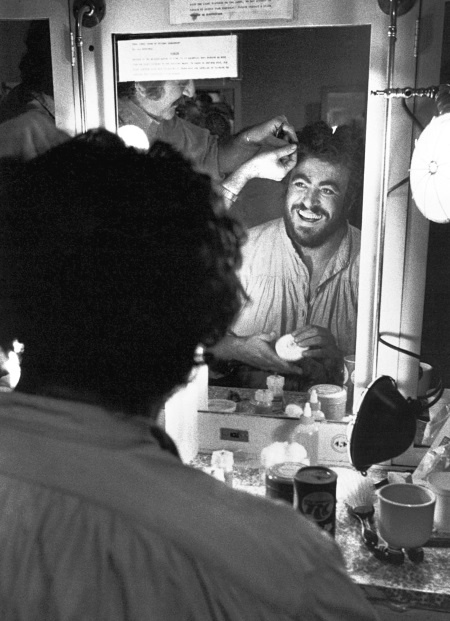 Иллюстрация к книге — Я, Лучано Паваротти, или Восхождение к славе [i_050.jpg]