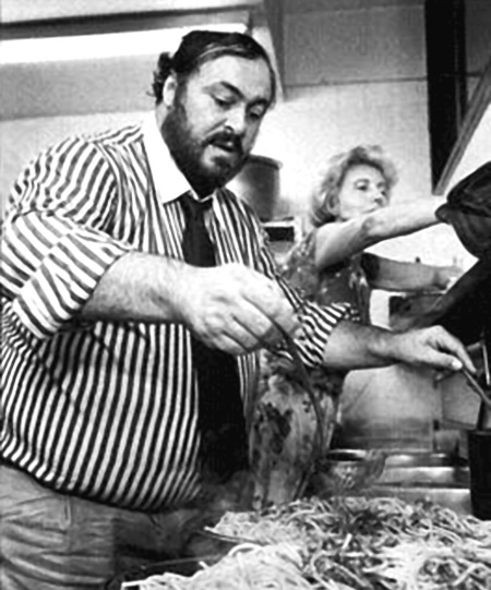 Иллюстрация к книге — Я, Лучано Паваротти, или Восхождение к славе [i_053.jpg]