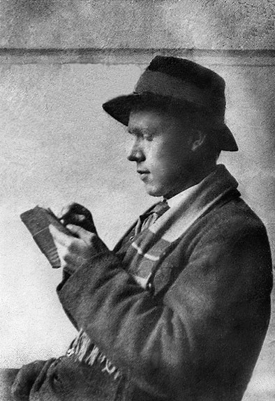 Иллюстрация к книге — Даниил Хармс. Жизнь человека на ветру [i_001.jpg]