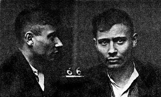 Иллюстрация к книге — Даниил Хармс. Жизнь человека на ветру [i_137.jpg]