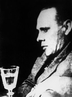 Иллюстрация к книге — Даниил Хармс. Жизнь человека на ветру [i_152.jpg]