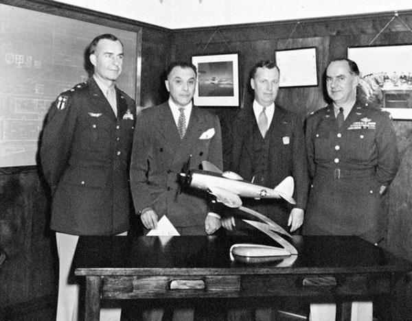 Иллюстрация к книге — Русские крылья Америки. "Громовержцы" Северского и Картвели [_269.jpg]