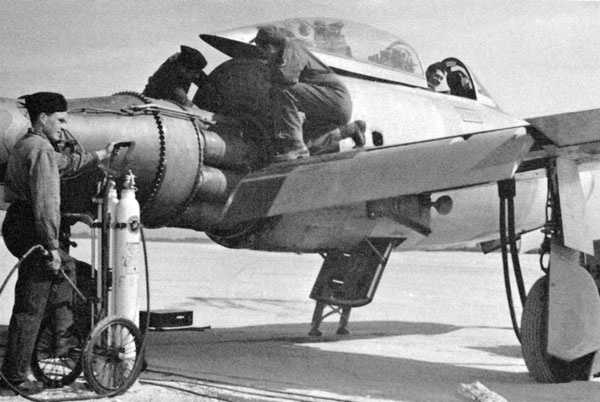 Иллюстрация к книге — Русские крылья Америки. "Громовержцы" Северского и Картвели [_311.jpg]