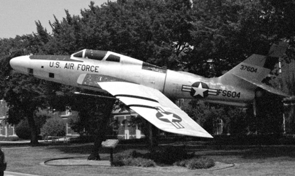 Иллюстрация к книге — Русские крылья Америки. "Громовержцы" Северского и Картвели [_3232.jpg]