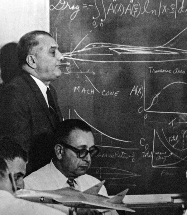 Иллюстрация к книге — Русские крылья Америки. "Громовержцы" Северского и Картвели [_359.jpg]