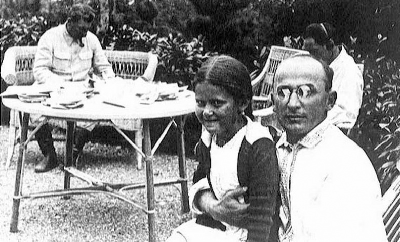 Иллюстрация к книге — Сталин [i_019.jpg]