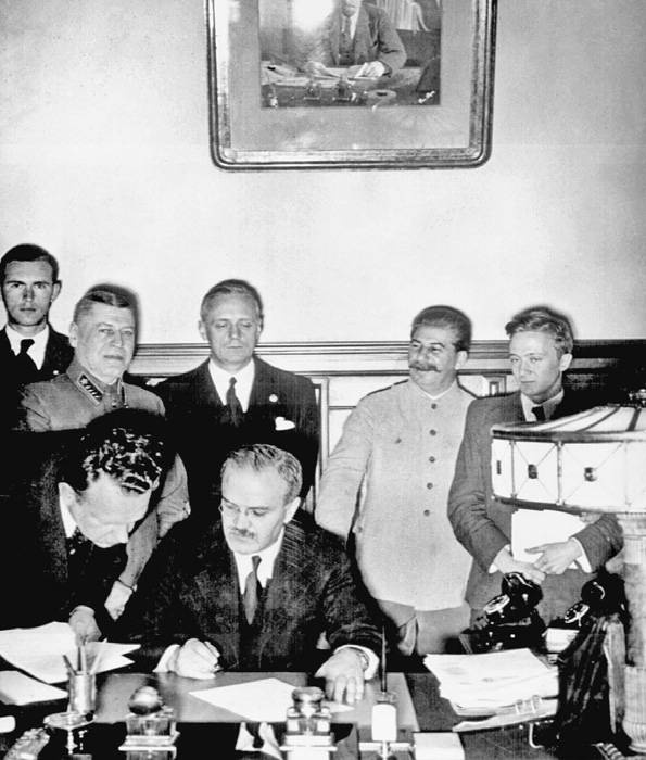 Иллюстрация к книге — Сталин [i_021.jpg]