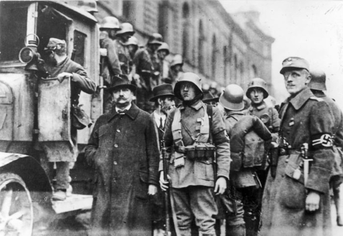 Иллюстрация к книге — Нацистская Германия [i_003.jpg]