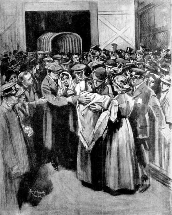 Иллюстрация к книге — Титаник [arrival_of_the_ship_of_sorrow.jpg]