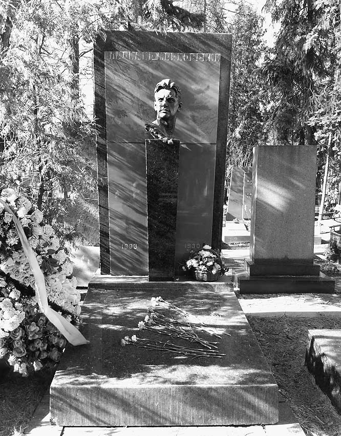 Иллюстрация к книге — Легенды московских кладбищ [i_037.jpg]