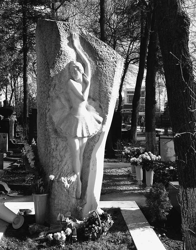 Иллюстрация к книге — Легенды московских кладбищ [i_084.jpg]