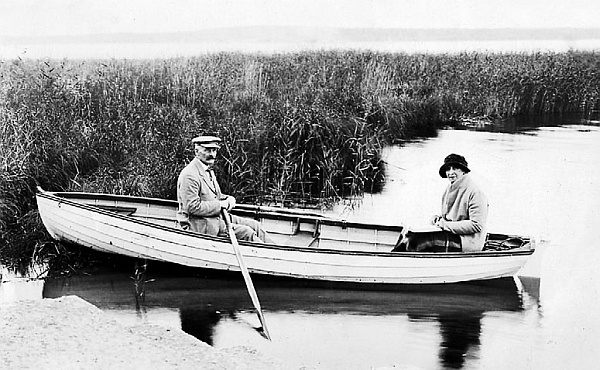 Иллюстрация к книге — Романовы. Запретная любовь в мемуарах фрейлин [i_005.jpg]