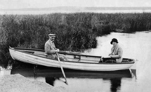 Иллюстрация к книге — Мемуары фрейлины императрицы. Царская семья, Сталин, Берия, Черчилль и другие в семейных дневниках трех поколений [i_005.jpg]