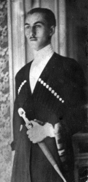 Иллюстрация к книге — Мемуары фрейлины императрицы. Царская семья, Сталин, Берия, Черчилль и другие в семейных дневниках трех поколений [i_013.jpg]