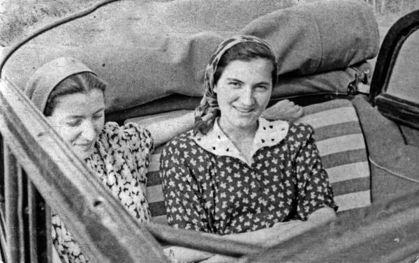 Иллюстрация к книге — Мемуары фрейлины императрицы. Царская семья, Сталин, Берия, Черчилль и другие в семейных дневниках трех поколений [i_022.jpg]