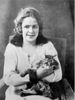 Иллюстрация к книге — Мемуары матери Сталина. 13 женщин Джугашвили [img5092.jpg]