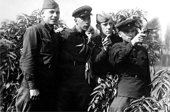 Иллюстрация к книге — Автомат Калашникова. Символ России [kalash_03.jpg]