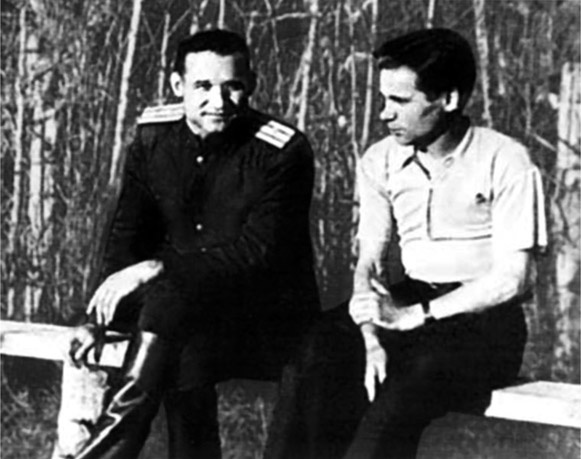 Иллюстрация к книге — Автомат Калашникова. Символ России [kalash_16.jpg]