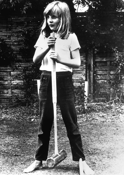 Иллюстрация к книге — Диана и Чарльз. Одинокая принцесса любит принца... [block_001208_page_025_image_0001.jpg]