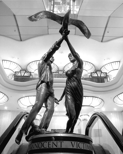 Иллюстрация к книге — Диана и Чарльз. Одинокая принцесса любит принца... [block_001208_page_175_image_0001.jpg]