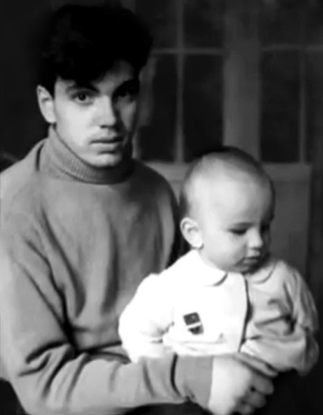 Иллюстрация к книге — Дмитрий Хворостовский. Две женщины и музыка [benua_vorostovskijj_page_012_image_0001.jpg]