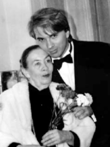 Иллюстрация к книге — Дмитрий Хворостовский. Две женщины и музыка [benua_vorostovskijj_page_042_image_0001.jpg]