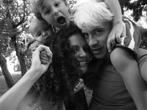 Иллюстрация к книге — Дмитрий Хворостовский. Две женщины и музыка [benua_vorostovskijj_page_126_image_0001.jpg]