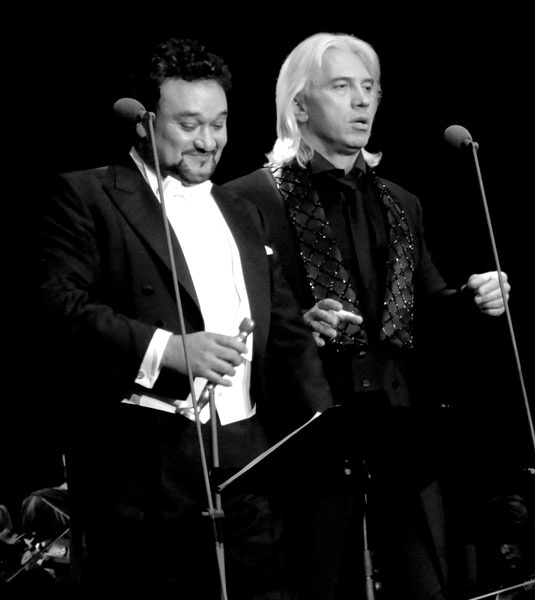 Иллюстрация к книге — Дмитрий Хворостовский. Две женщины и музыка [benua_vorostovskijj_page_144_image_0001.jpg]