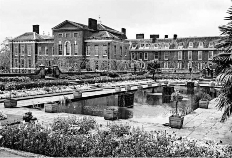 Иллюстрация к книге — Леди Диана. Принцесса людских сердец [i_070.jpg]