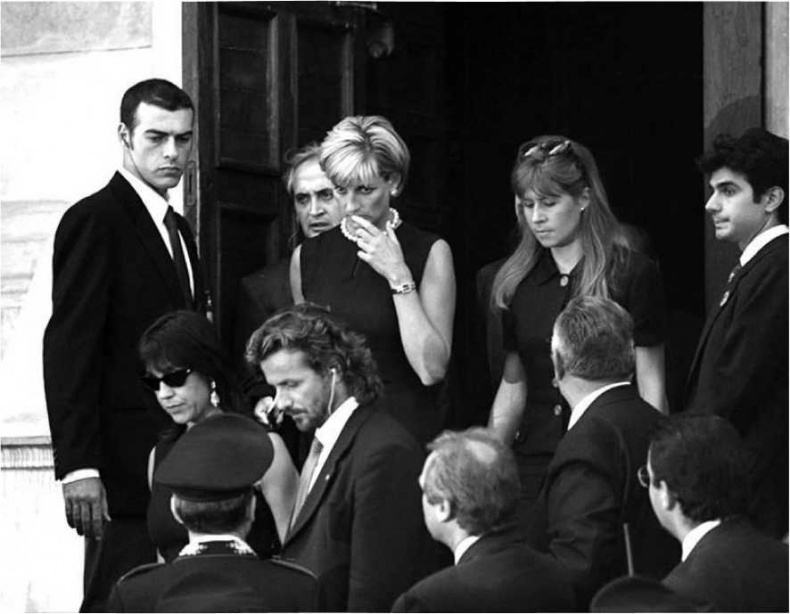 Иллюстрация к книге — Леди Диана. Принцесса людских сердец [i_094.jpg]