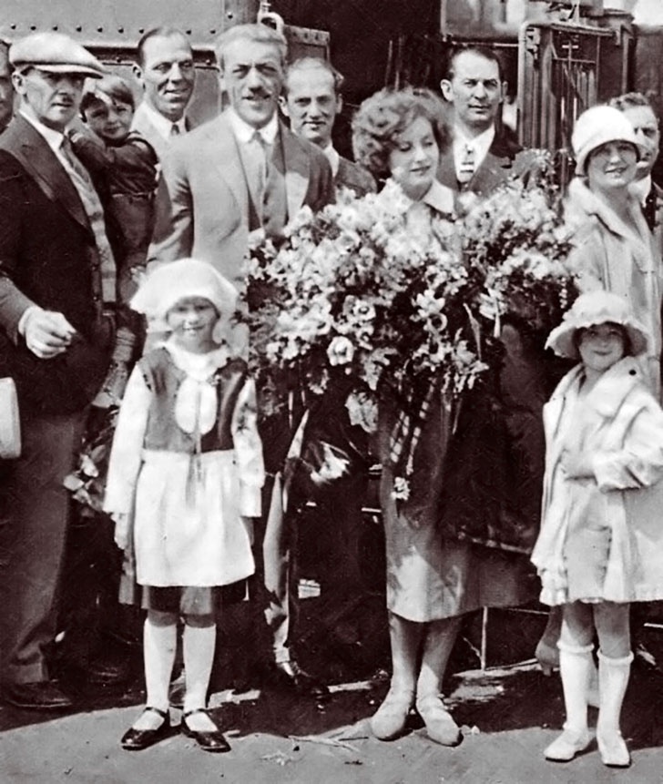 Иллюстрация к книге — Грета Гарбо. Исповедь падшего ангела [i_002.jpg]