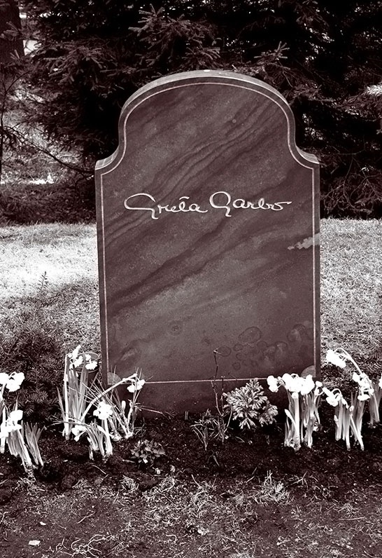 Иллюстрация к книге — Грета Гарбо. Исповедь падшего ангела [i_140.jpg]