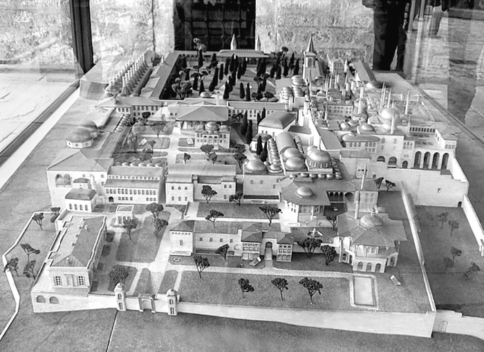 Иллюстрация к книге — Роксолана. Ведьма Османского гарема [i_027.jpg]