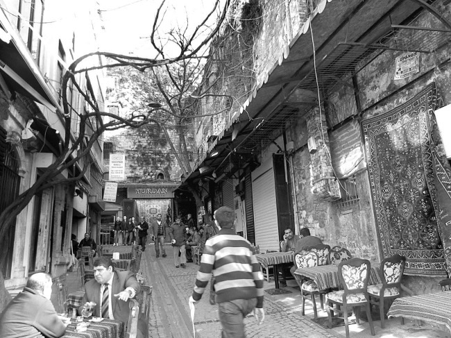 Иллюстрация к книге — Роксолана. Ведьма Османского гарема [i_039.jpg]