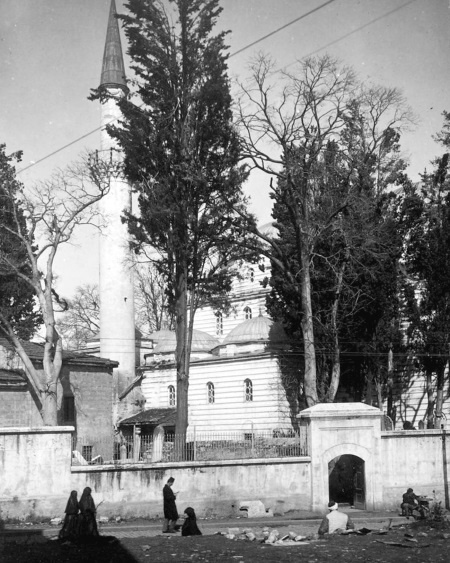 Иллюстрация к книге — Роксолана. Ведьма Османского гарема [i_044.jpg]